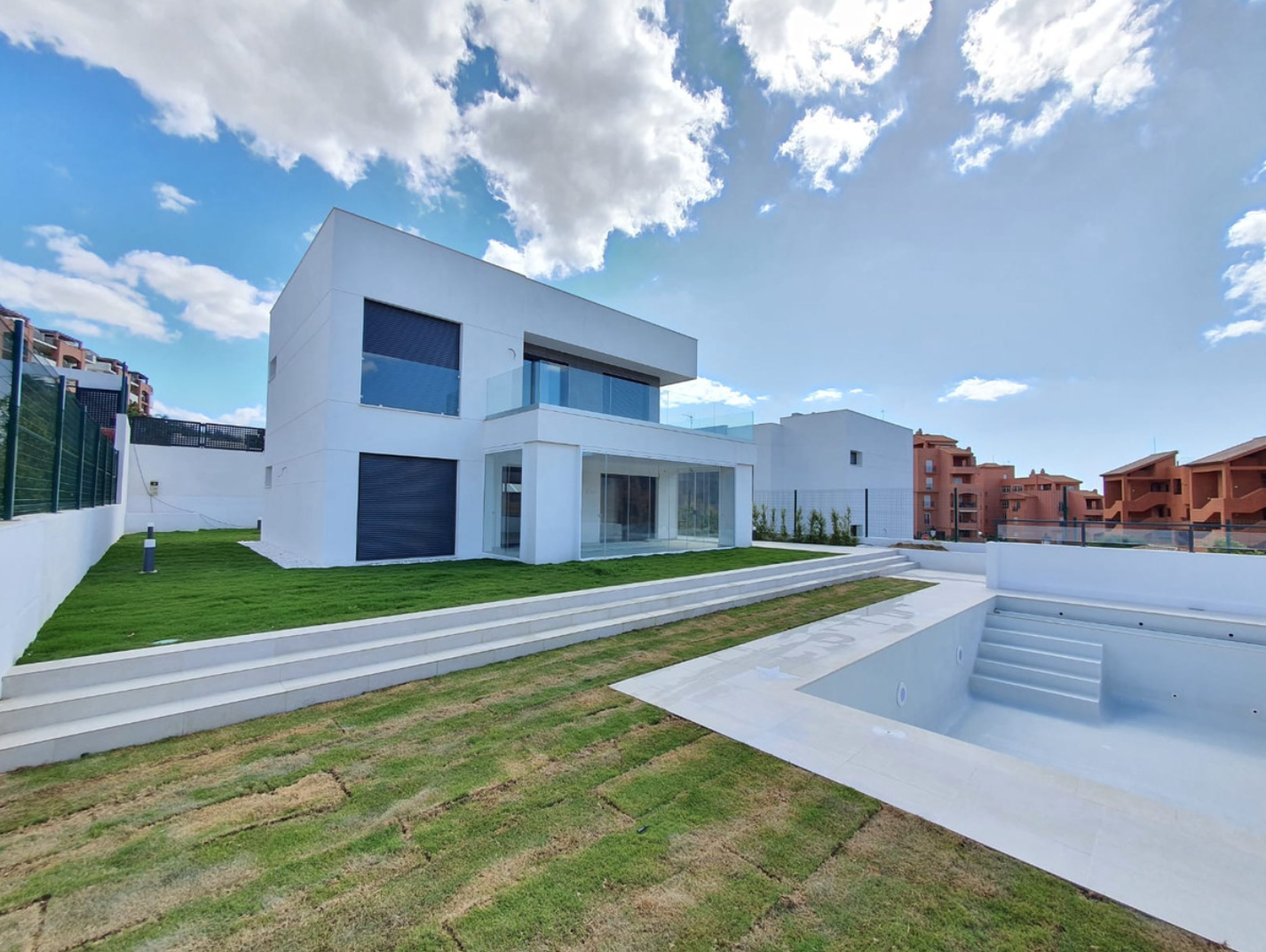3 LEFT! MODERN LUXURY VILLAS IN LA DUQUESA